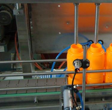 自動定量液體灌裝機細節(jié)